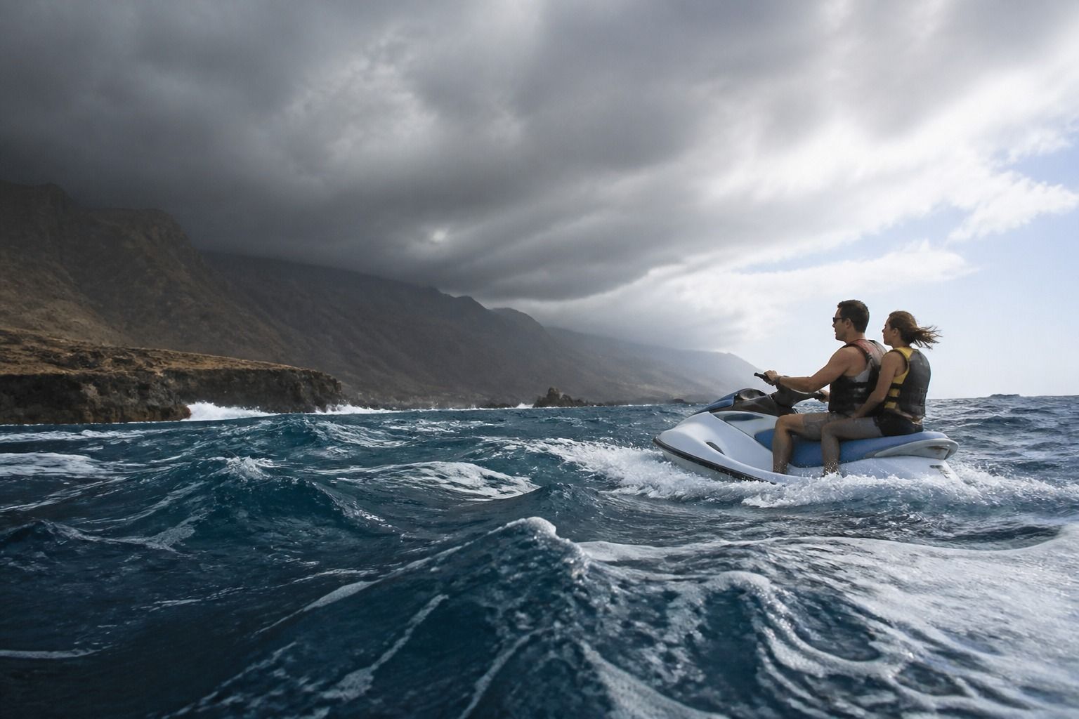 Jet Ski Tenerife Weather: Wind, Waves, and When to Move Your Slot